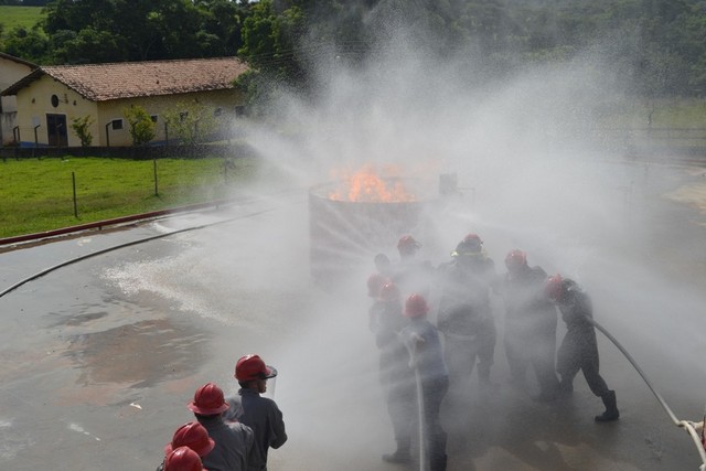 Formação de bombeiro civil