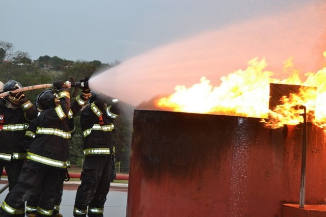 Formação de bombeiro civil